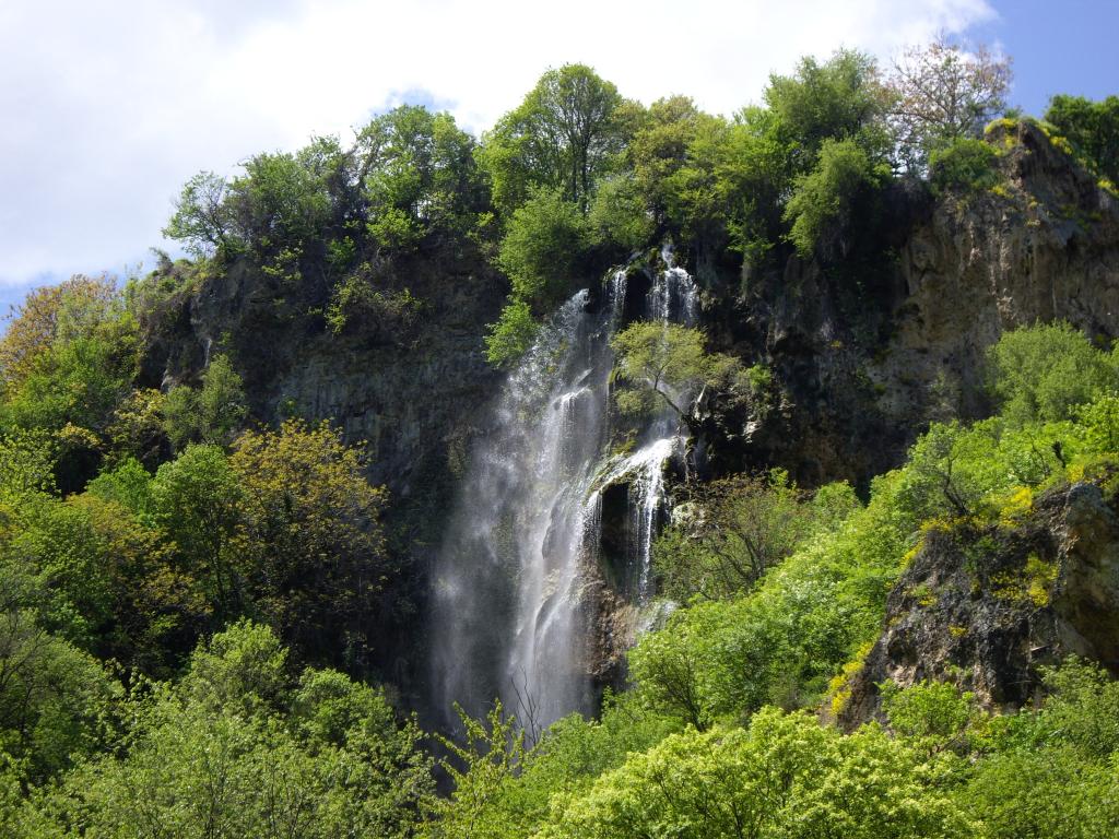 Risultati immagini per скакавишки водопад