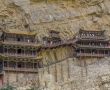 Висящият китайски манастир, който предизвиква гравитацията