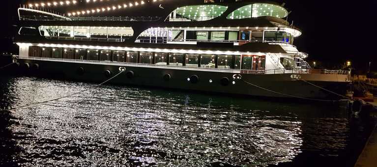 Нова Година в Истанбул 2021 с Новогодишна гала вечеря на яхта по Босфора
