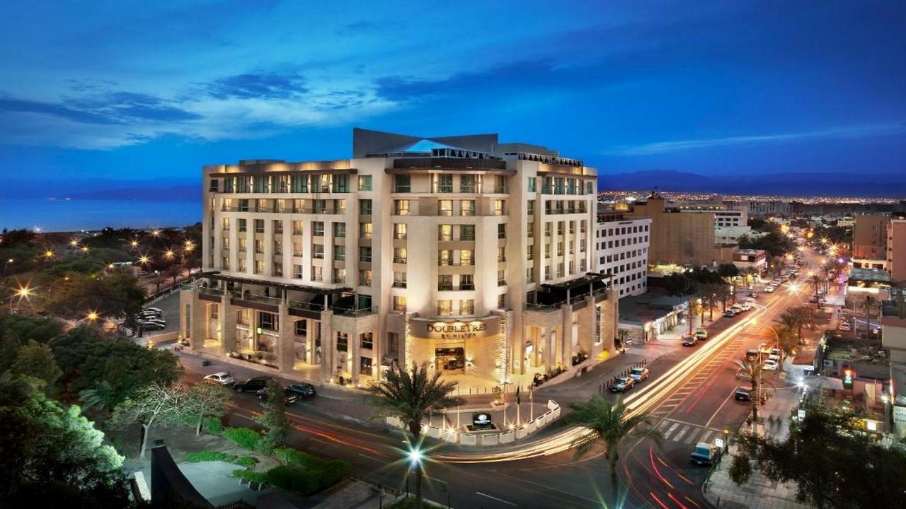 Плаж и вълнуващи екскурзии в Йордания с полет от Варна - DoubleTree by Hilton Hotel Aqaba 5*