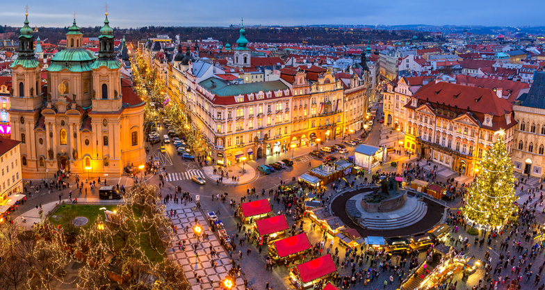 Коледа в блестящия исторически център на Прага - самолетна екскурзия