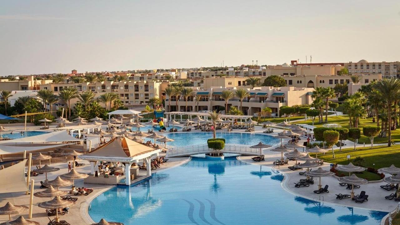 Coral Sea Holiday Resort - Екзотичен Египет - луксозният Шарм ел Шейх + Кайро - полет от Варна