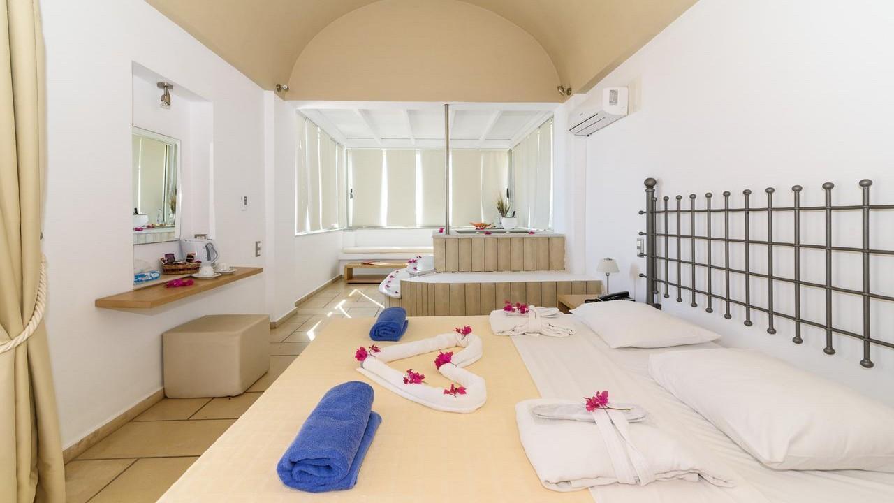 Почивка в Санторини със 7 нощувки 2022 - Antinea Suites Hotel & Spa 4*