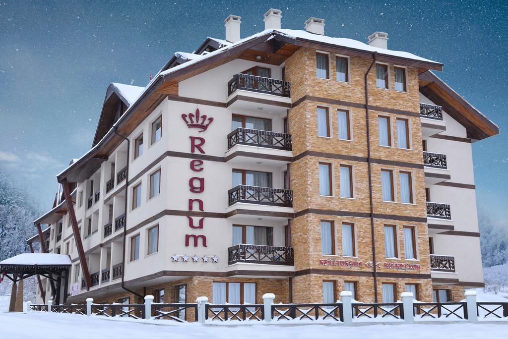 Петзвездна зимна ваканция в „Регнум Банско Ски хотел и Спа 5*“, полупансион