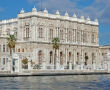 Дворецът Долмабахче - най-големият дворец в Турция
