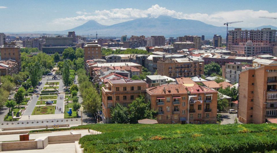 Ереван – не столица, а градина - статия за Армения