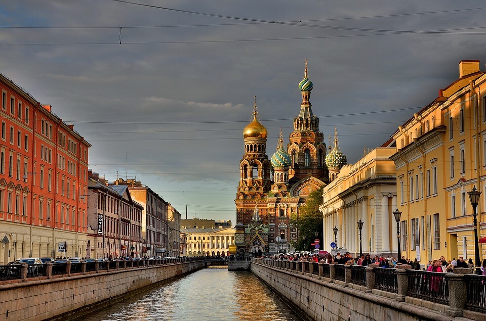 Санкт Петербург – перлата на Русия - статия за Русия